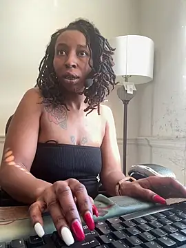 Snapshot of LeyaHoneybuns chatting on February 18, 2025, 6:58 pm LeyaHoneybuns online show from February 18, 2025, 6:58 pm