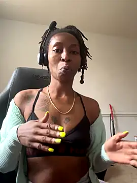 LeyaHoneybuns online show from November 19, 2025, 7:25 pm