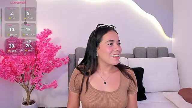 karol rivera  online show from October 17, 2025, 10:23 pm