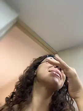 Snapshot of uniquerossie chatting on February 4, 2026, 6:52 am uniquerossie online show from February 4, 2026, 6:52 am