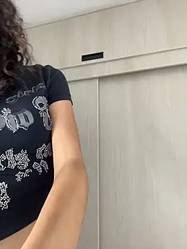 Snapshot of uniquerossie chatting on February 14, 2026, 7:05 am uniquerossie online show from February 14, 2026, 7:05 am