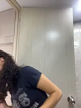 Snapshot of uniquerossie chatting on February 23, 2026, 9:06 am uniquerossie online show from February 23, 2026, 9:06 am