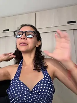 Snapshot of uniquerossie chatting on August 3, 2026, 5:16 pm uniquerossie online show from August 3, 2026, 5:16 pm