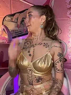 Snapshot of Chachou000 chatting on February 3, 2025, 7:10 pm Chachou000 online show from February 3, 2025, 7:10 pm