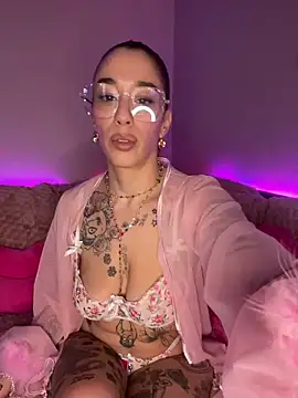 Snapshot of Chachou000 chatting on February 10, 2025, 9:25 am Chachou000 online show from February 10, 2025, 9:25 am