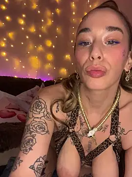 Snapshot of Chachou000 chatting on March 5, 2025, 6:34 pm Chachou000 online show from March 5, 2025, 6:34 pm