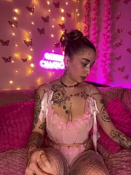 Snapshot of Chachou000 chatting on March 22, 2025, 6:25 pm Chachou000 online show from March 22, 2025, 6:25 pm