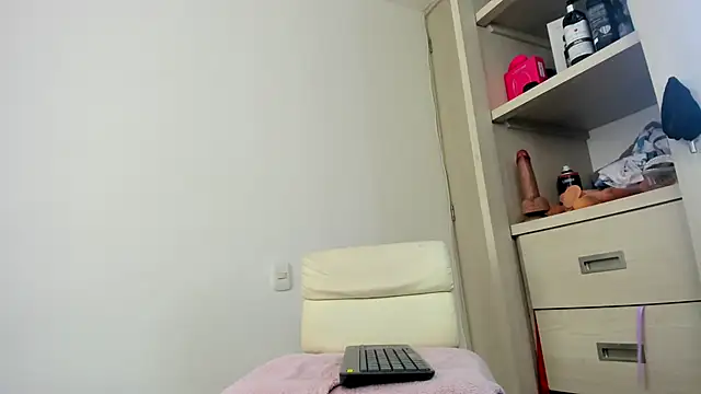shantallhotxx online show from July 6, 2026, 3:03 pm