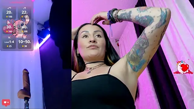 LuisaFernanda170823 online show from September 12, 2025, 9:04 pm