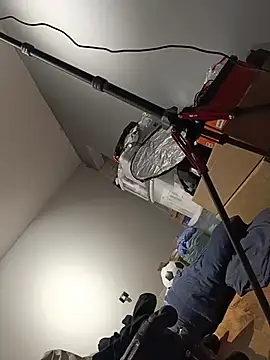 Kaue007 online show from December 15, 2025, 4:11 pm