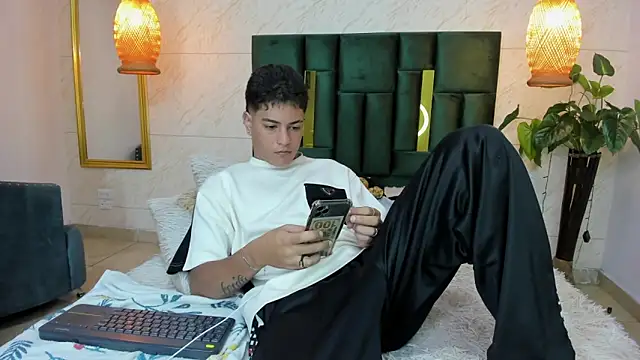 Snapshot of Levy_Steve chatting on September 20, 2025, 3:29 am Levy Steve online show from September 20, 2025, 3:29 am