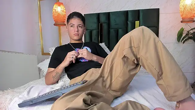 Snapshot of Levy_Steve chatting on November 7, 2025, 5:51 am Levy Steve online show from November 7, 2025, 5:51 am