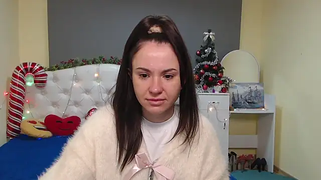 KaraCriegs online show from December 19, 2025, 6:59 pm