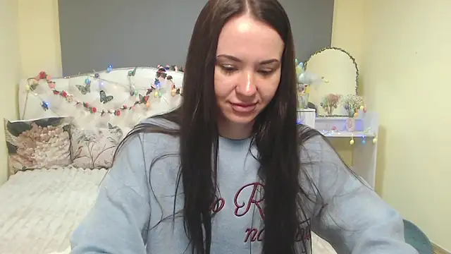 KaraCriegs online show from April 13, 2026, 6:35 pm