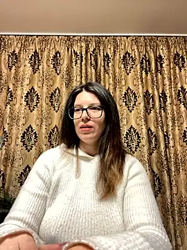 NadiraNoor online show from April 9, 2026, 7:41 pm