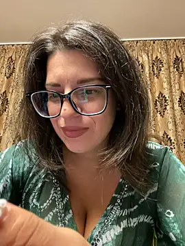 NadiraNoor online show from July 24, 2026, 8:40 pm