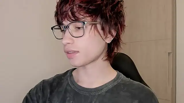 Snapshot of liamelf chatting on February 10, 2026, 2:04 am liamelf online show from February 10, 2026, 2:04 am