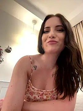 AvaGianna online show from December 6, 2024, 5:33 pm