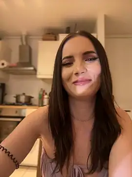 AvaGianna online show from December 8, 2024, 7:22 pm