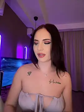 AvaGianna online show from February 4, 2025, 5:45 pm