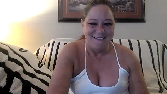 Snapshot of LexxiLeeds chatting on May 13, 2026, 11:07 am LexxiLeeds online show from May 13, 2026, 11:07 am