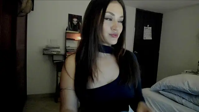 Lucyerobbie online show from May 10, 2026, 9:42 pm