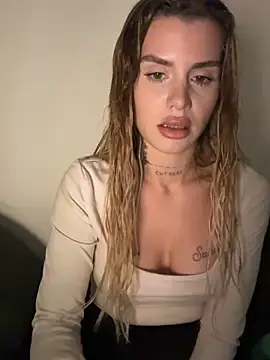 EmiliaCatalina online show from February 3, 2026, 1:04 am