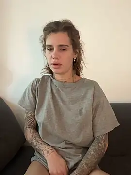 EmiliaCatalina online show from February 15, 2026, 4:58 pm