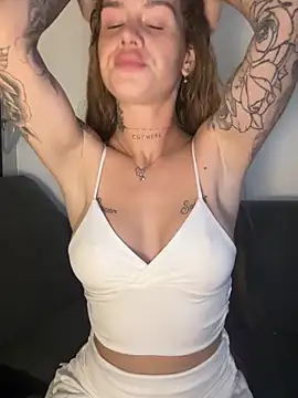 EmiliaCatalina online show from April 19, 2026, 12:54 am