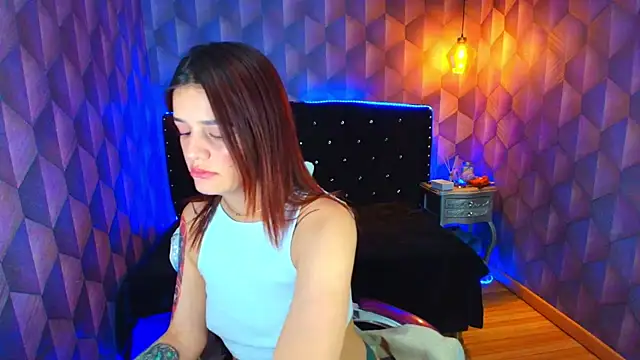 LiaHarryis online show from December 15, 2025, 7:29 pm