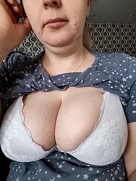 Lady nice cat online show from December 15, 2025, 2:49 am