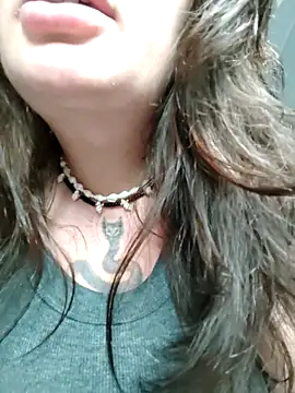 Snapshot of EllieOz chatting on October 6, 2025, 4:04 pm EllieOz online show from October 6, 2025, 4:04 pm