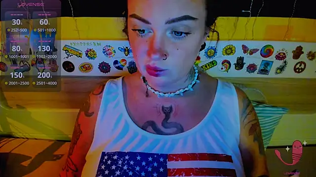 Snapshot of EllieOz chatting on November 1, 2025, 3:36 pm EllieOz online show from November 1, 2025, 3:36 pm