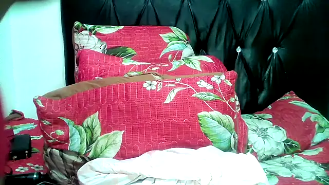 Snapshot of Hotxchickk chatting on December 21, 2025, 8:21 am Hotxchickk online show from December 21, 2025, 8:21 am