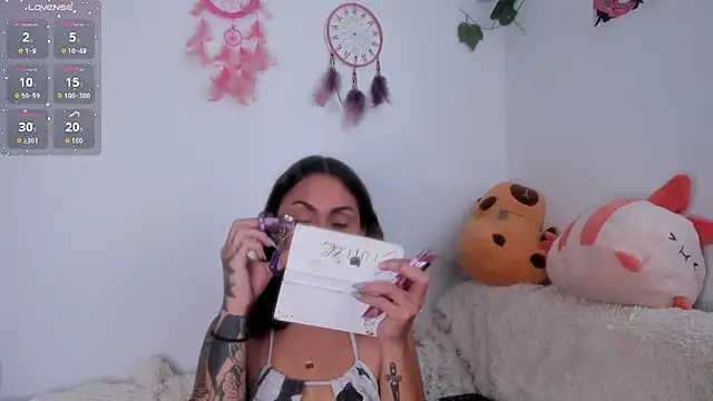 Snapshot of Violette-Ramirez01 chatting on February 10, 2026, 6:34 pm Violette-Ramirez01 online show from February 10, 2026, 6:34 pm