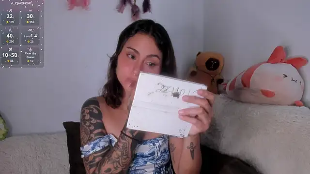 Snapshot of Violette-Ramirez01 chatting on February 18, 2026, 9:00 pm Violette-Ramirez01 online show from February 18, 2026, 9:00 pm