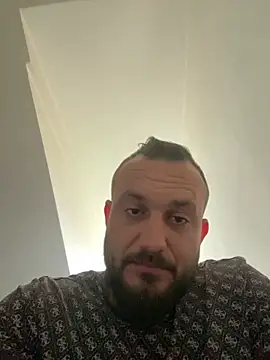 cosmin9000 online show from May 17, 2026, 9:28 am