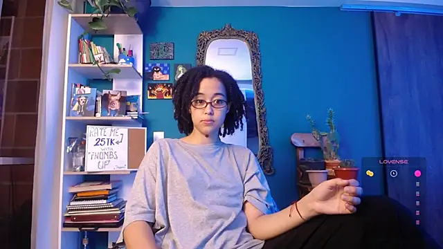 Snapshot of ela_0 chatting on November 6, 2025, 2:01 am ela 0 online show from November 6, 2025, 2:01 am