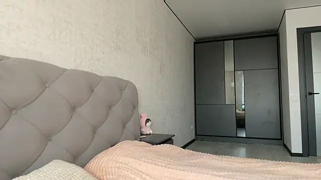 GracefulCharm online show from February 13, 2025, 6:09 am