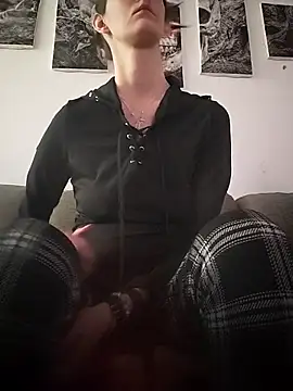 LauraBaby online show from April 13, 2026, 4:12 pm