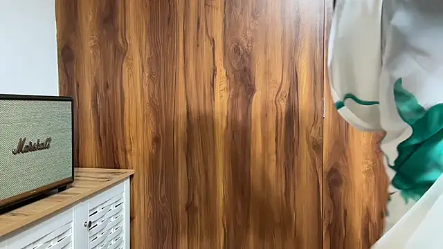 julie 08 online show from February 10, 2026, 8:02 pm