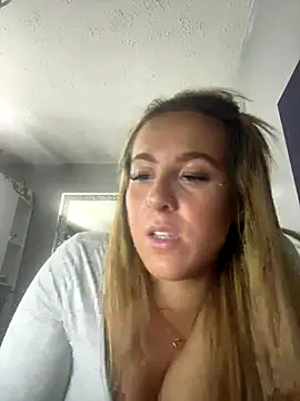 Miss emilee online show from September 18, 2025, 8:22 pm