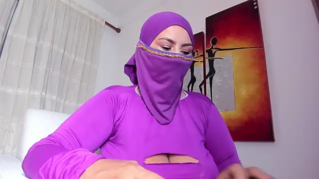 Snapshot of Amina_hafsa chatting on February 26, 2025, 8:22 pm Amina hafsa online show from February 26, 2025, 8:22 pm