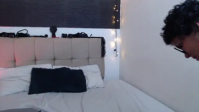 anaroman01 online show from April 22, 2026, 2:25 am