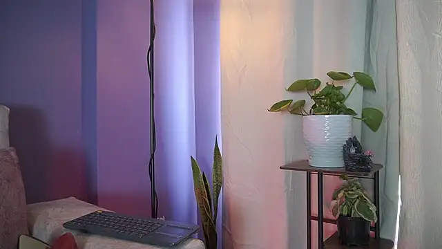 Snapshot of roselinedior chatting on July 13, 2026, 5:16 pm roselinedior online show from July 13, 2026, 5:16 pm