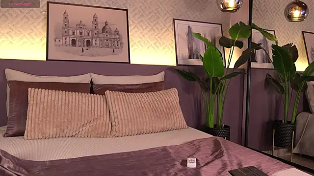 ElleDiane online show from February 12, 2025, 1:09 am