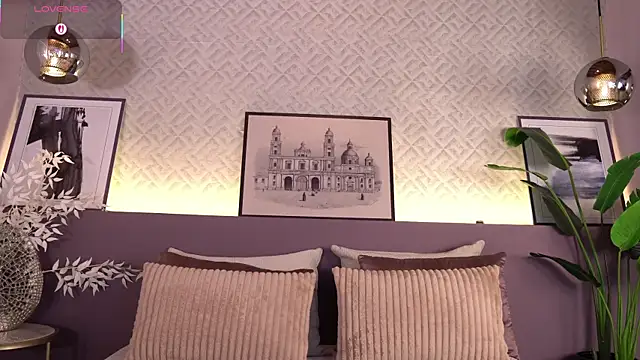 ElleDiane online show from March 3, 2026, 10:37 pm