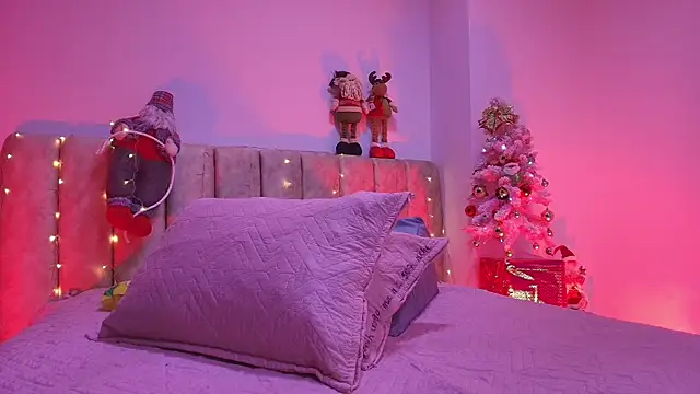 arl chloee online show from December 15, 2025, 3:22 am