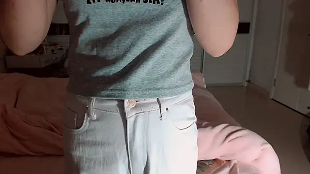 Snapshot of -Lucky_Girl chatting on February 15, 2026, 12:51 am -Lucky Girl online show from February 15, 2026, 12:51 am