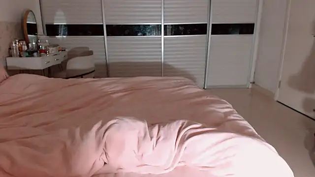 Snapshot of -Lucky_Girl chatting on February 17, 2026, 1:40 pm -Lucky Girl online show from February 17, 2026, 1:40 pm